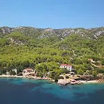 Cast Away - Eco Resort